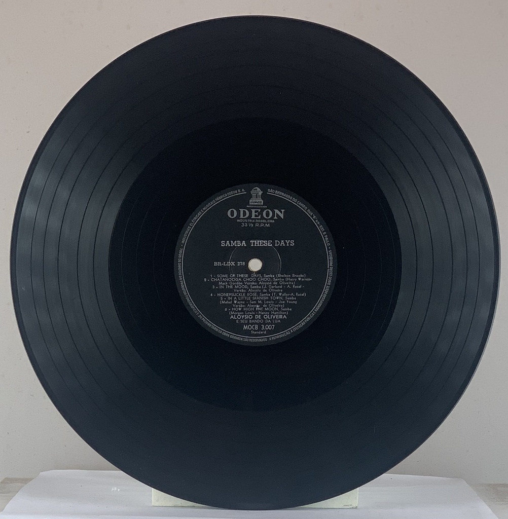 Aloysio de Oliveira e seu Bando da Lua - Samba These Days (LP usado)